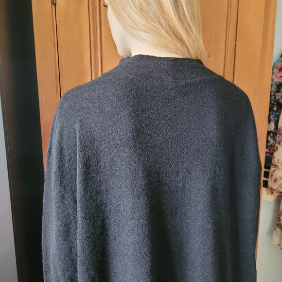 Nadya Toto Sweater in black with Bow Appliqué Details size medium oversized - Picture 7 of 9